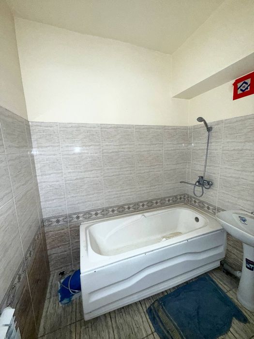 Qashqar dahasi 16 Mustaqillik metro bekati