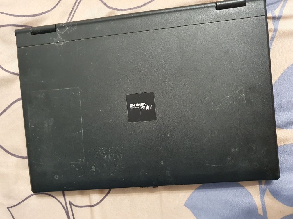 Laptop- se vinde pentru piese