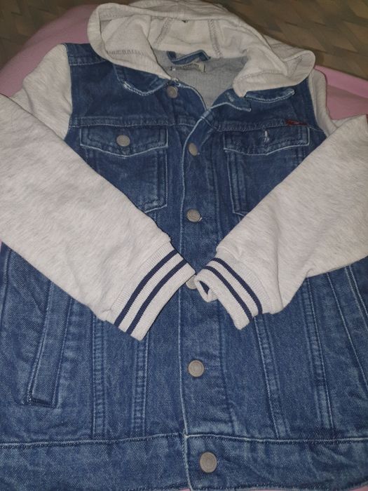 Джинсовая куртка на мальчика.