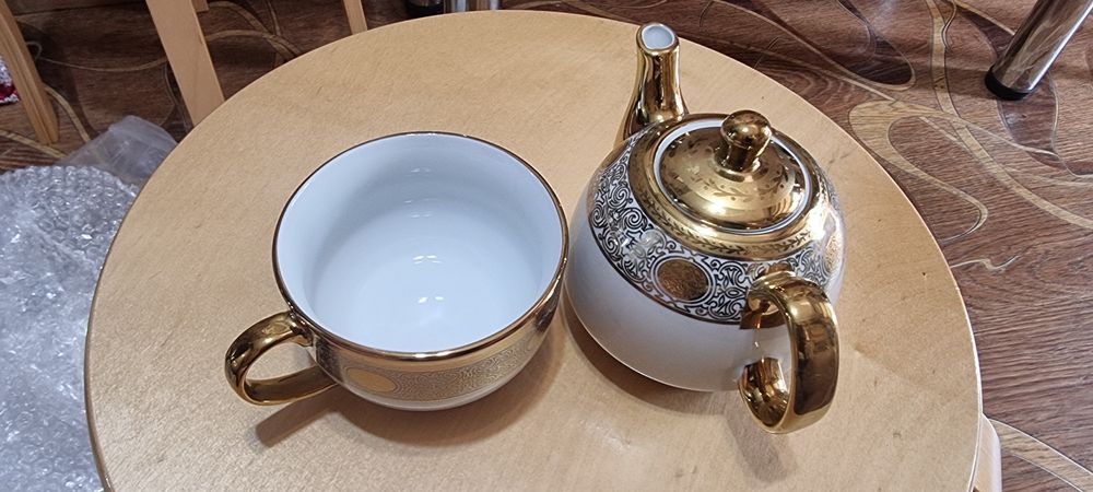 Чайник с кружкой