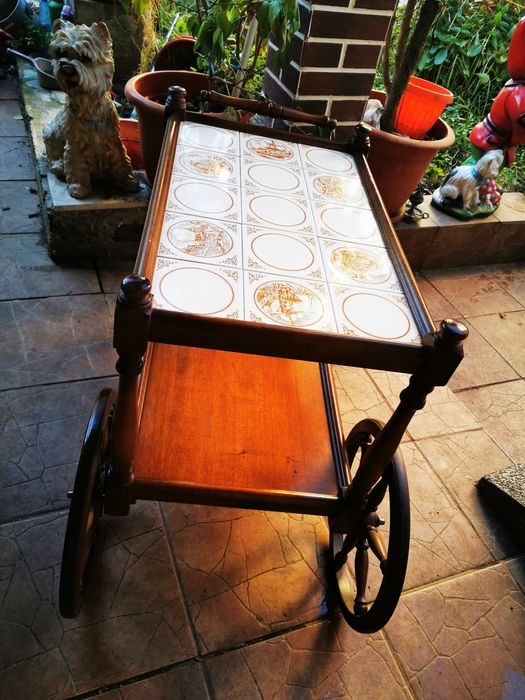 Vand masa cu roti din lemn masiv gheridon cu blat de faianta