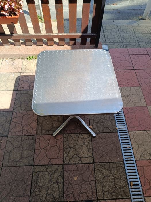 De vânzare mese metalice 60x60 cm