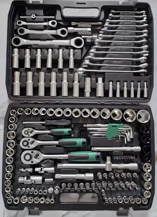 Професионален комплект с инструменти 151 бр в ново състояние