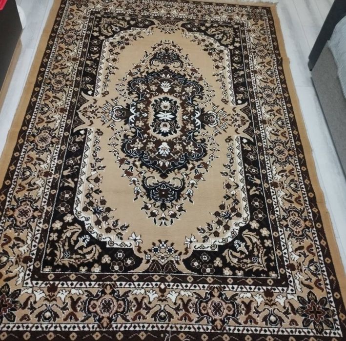 Продается ковер в хорошем состоянии