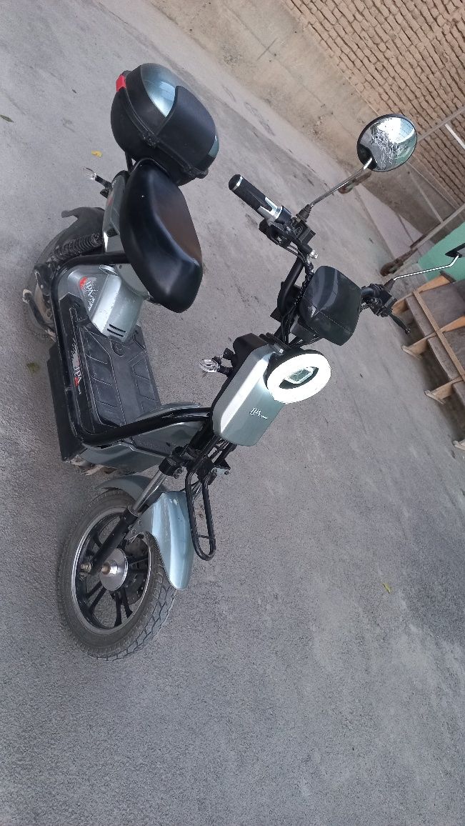 Skuter tesla 2o24