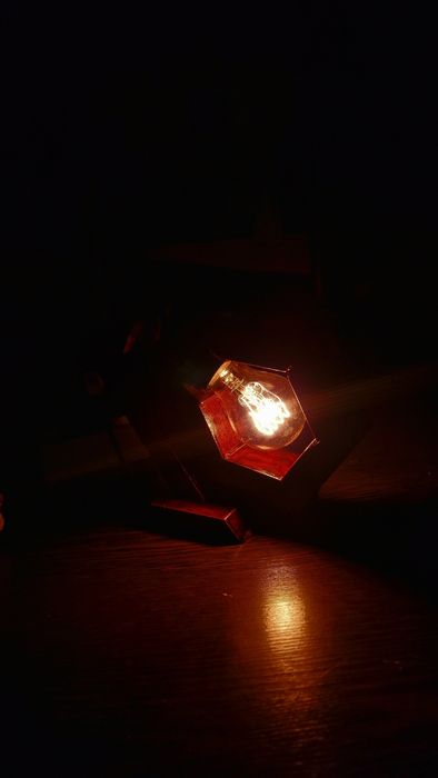 Lampa din lemn facuta manual
