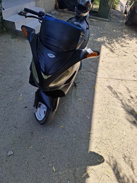 Scuter malaguti ( 250cc )