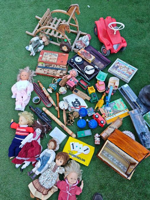 Lot de antichități și obiecte vechi din perioada comunismului,rarități