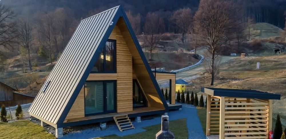 Vand cabane de locuit sau de vacanta