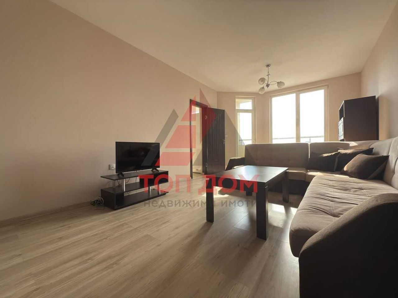 Продава се Двустаен апартамент в Варна, Лятно кино Тракия - 87 кв.м за 2382 €/кв.м - Снимка #1
