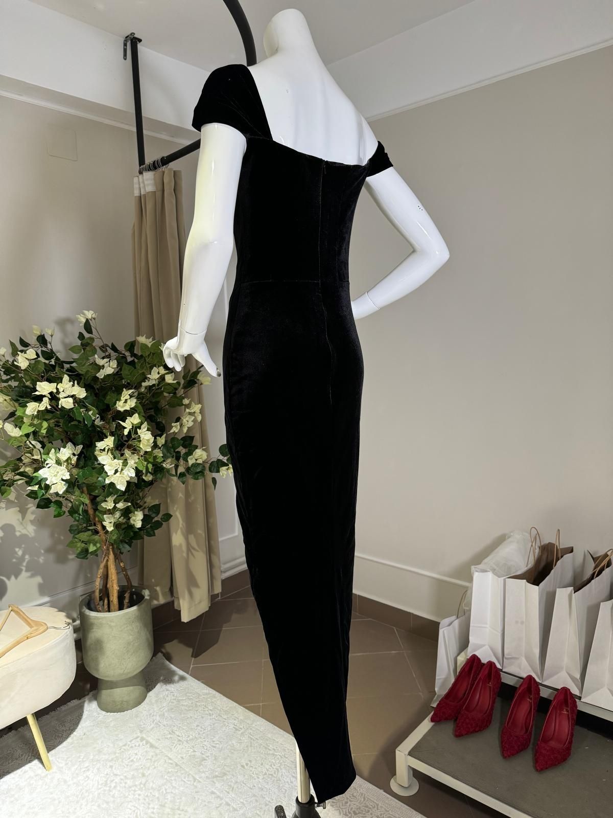 Închiriere / Vânzare Rochie de gala catifea neagra lunga