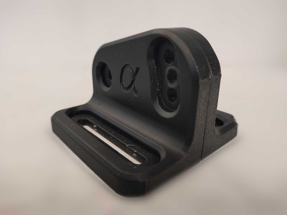 Simagic Alpha Mini захващащи планки + подарък.