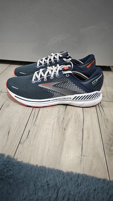 Brooks. Nr 44.5.