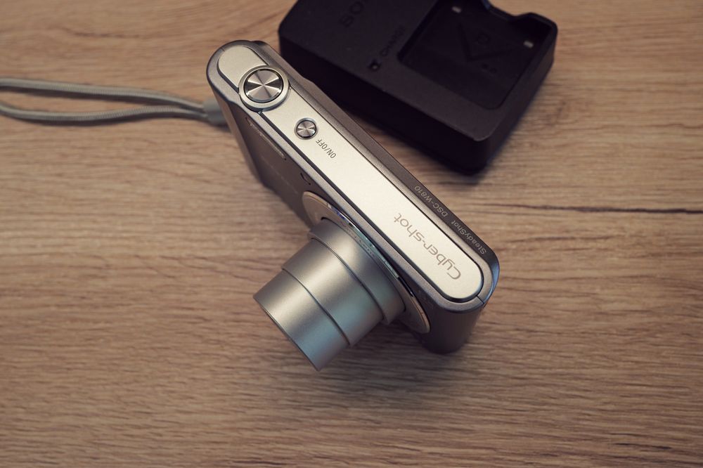 Aparat foto Sony Cyber Shot dsc 810 de 20Mp superb incarcare USB Card