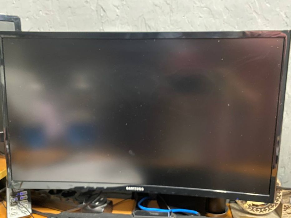 Два монитора Samsung и Acer