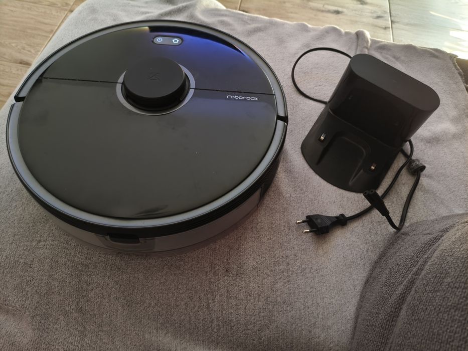Robot aspirator Roborock S5 Max – stare bună, cu accesorii incluse