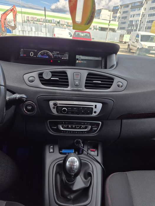 Renault Scenic 5 locuri