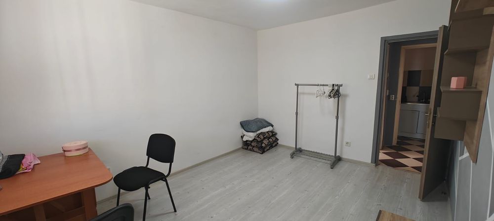 Vand apartament in Mangalia cu balcon.