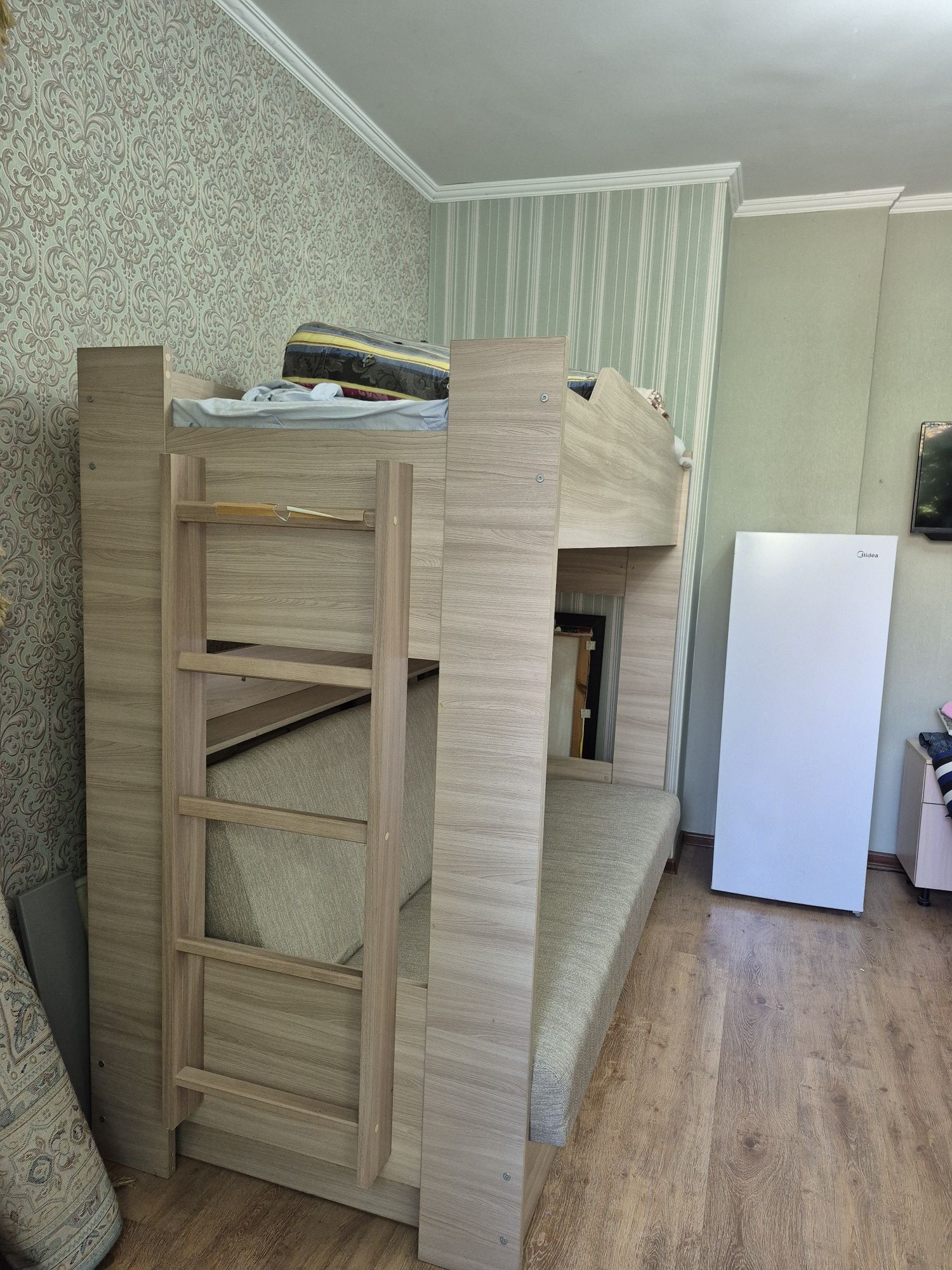 Продам кровать 2-ярусную, б/у