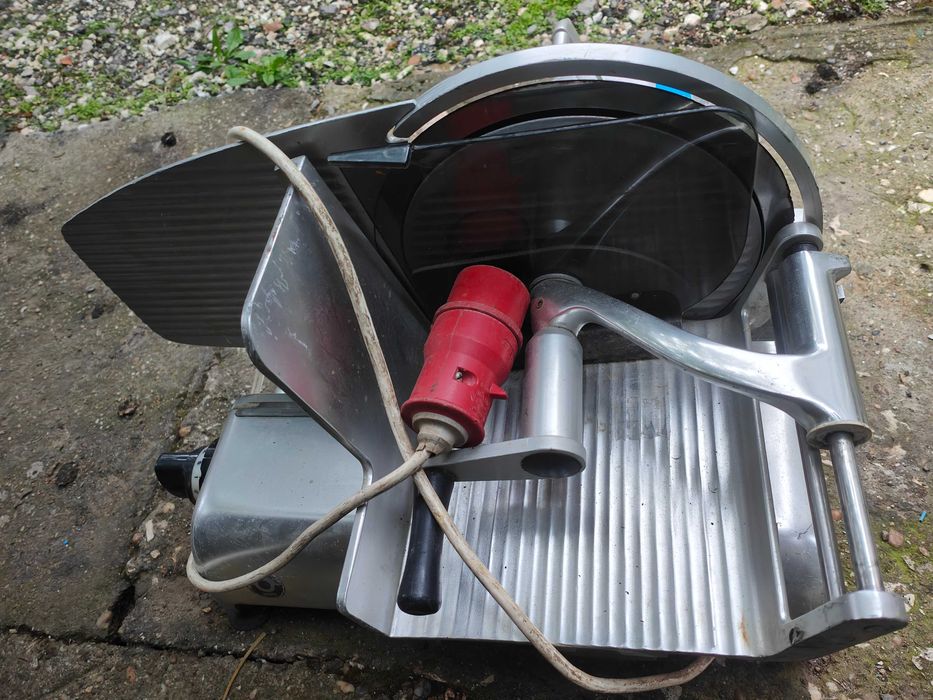 голяма тежка машина за рязане