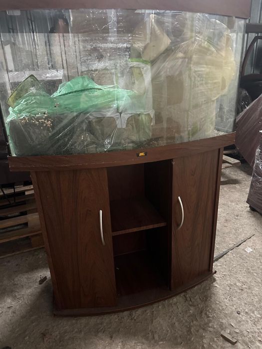 Acvariu cu masa si accesorii complet