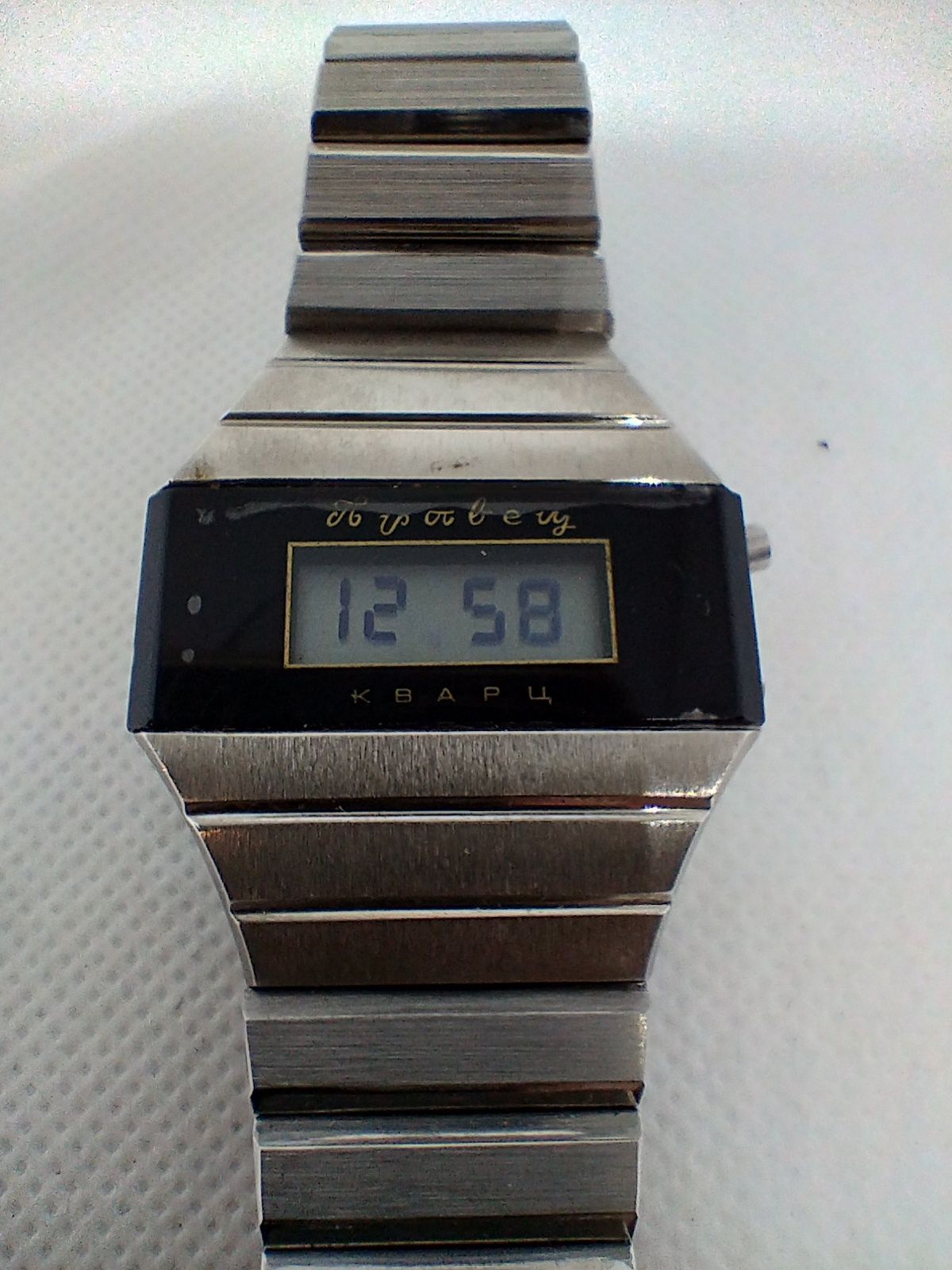 Електронен часовник Правец Кварц XI конгрес БКП Made in Bulgaria 1976