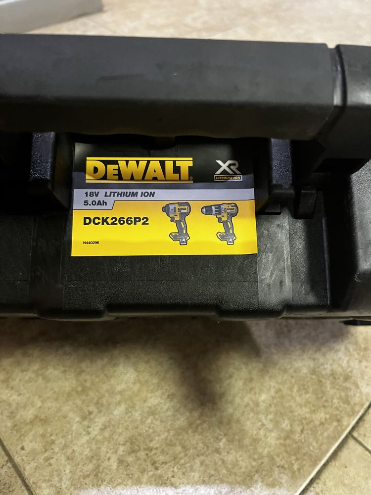 Куфар Dewalt taught sys2