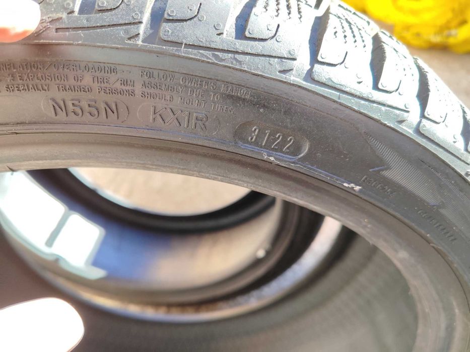 Продавам 3 гуми зимни Goodyear Ultragrip 225/40/R18