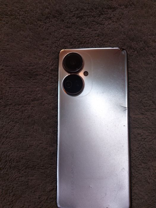 Продам сотовый телефон Техно камон