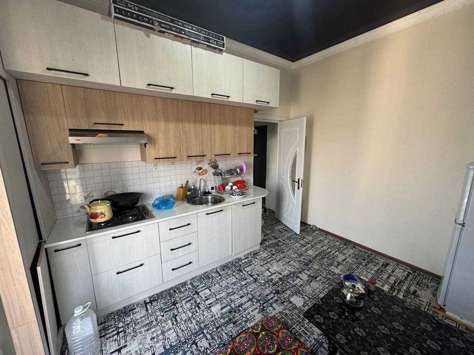 Ватний Қон қуйиш 4 қаватда 1 хонали квартира ижарага берилади.ID: 1493