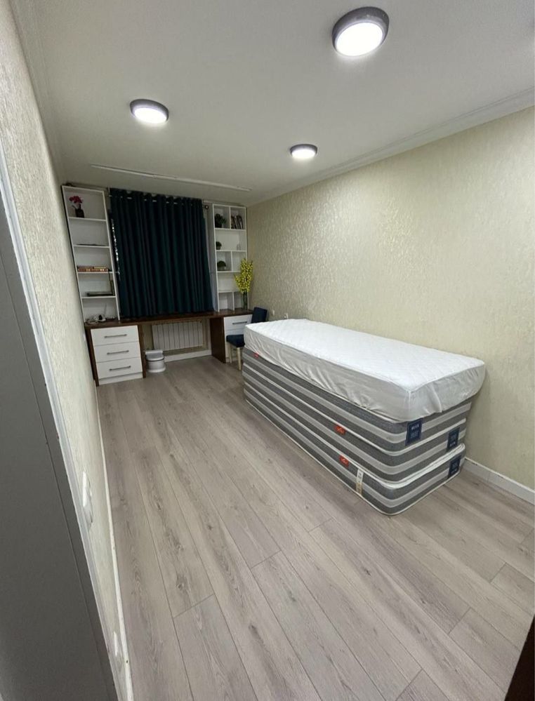 Чиланзар 2. Продам 3/2/4 кирпич Комнаты-Раздельные. Паспортный стол
