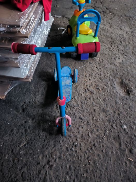 Детска кола за бутане с крачета