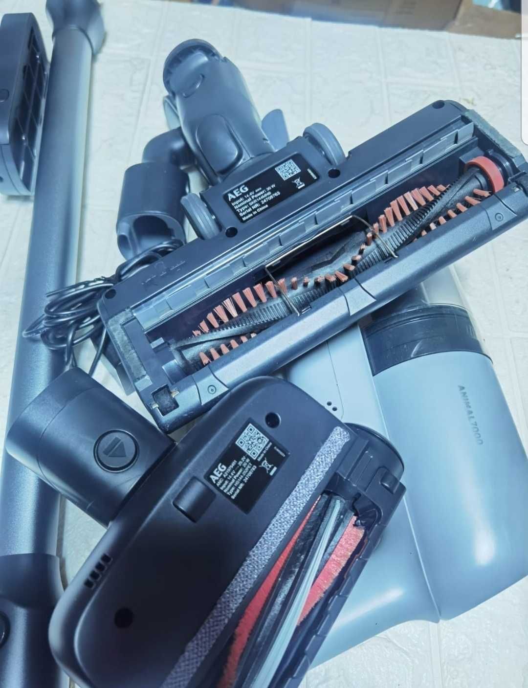 Aspirator vertical AEG Animal 7000