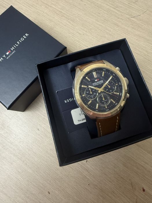 Часы Tommy Hilfiger