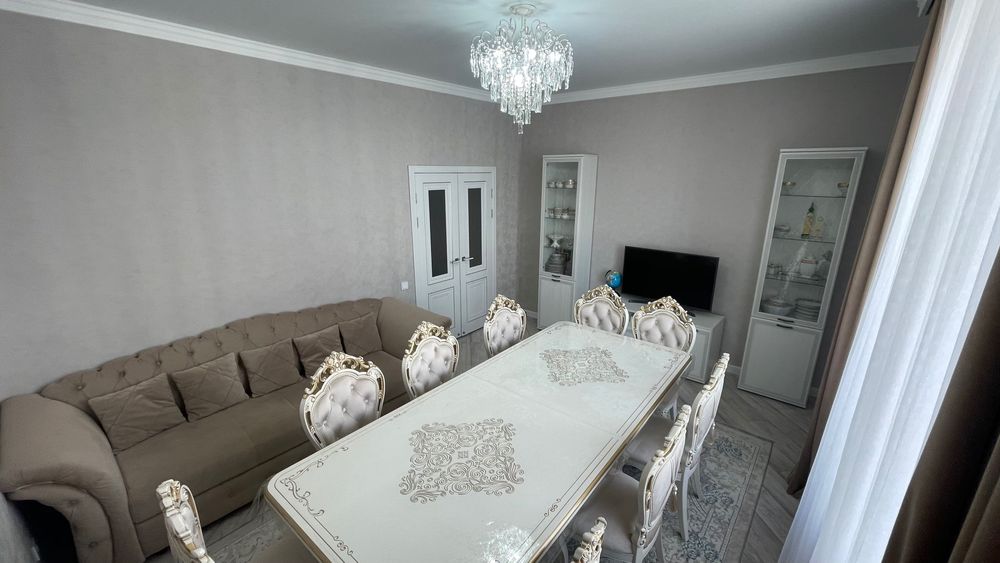 Стол и стулья в отличном состоянии