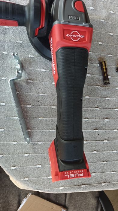 Flex cu rapid stop și cu variator de turatie de 125 model destinat pie