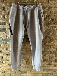 Pantaloni Nike Tech Fleece - Gri - Marimea L