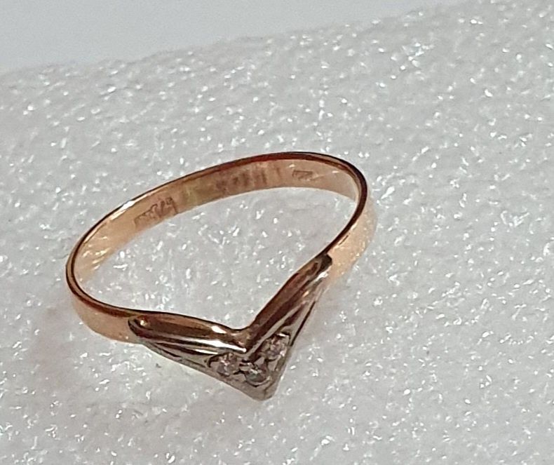 Бриллиантик    золотой.