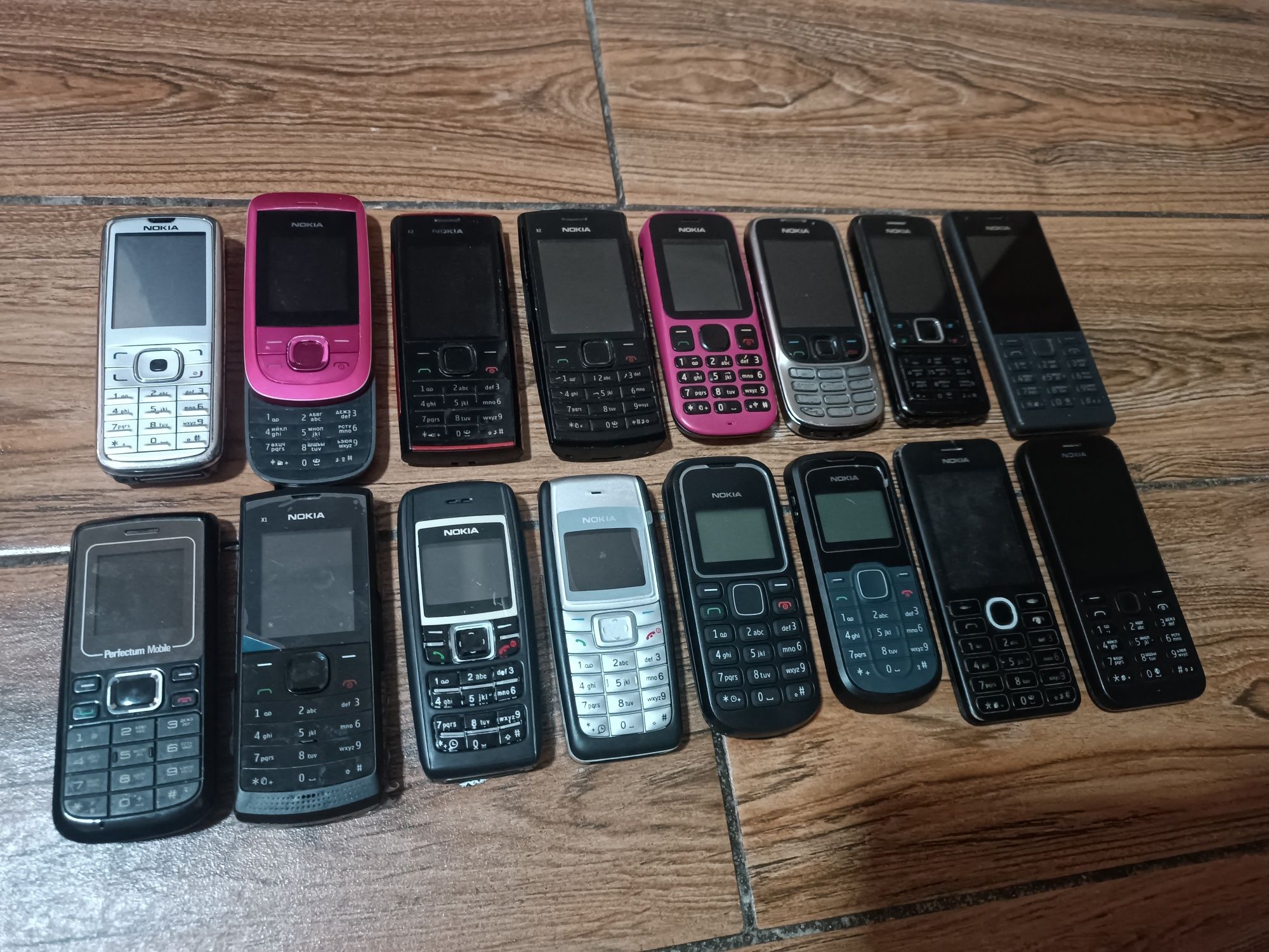 Telefon. 6300.. Nokia 1202