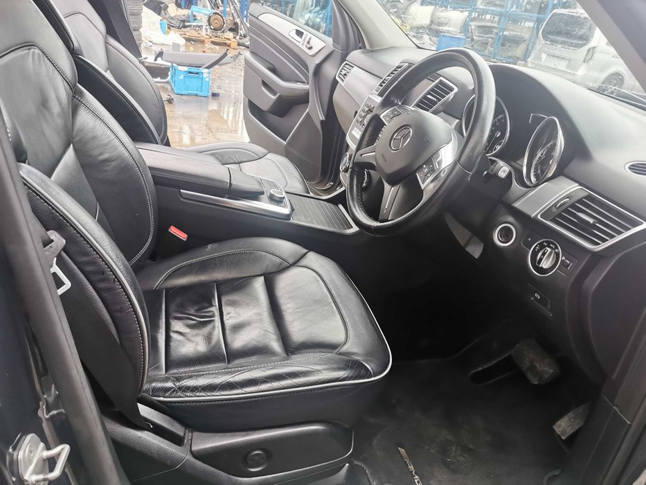 Dezmembrez mercedes ML 250d/ml 350d/far w166/capota/usa w166/