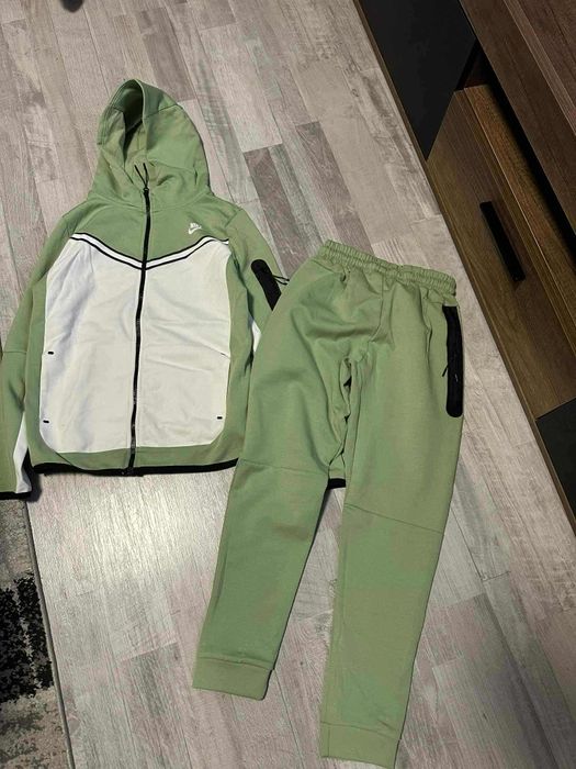 Екип на найк.///