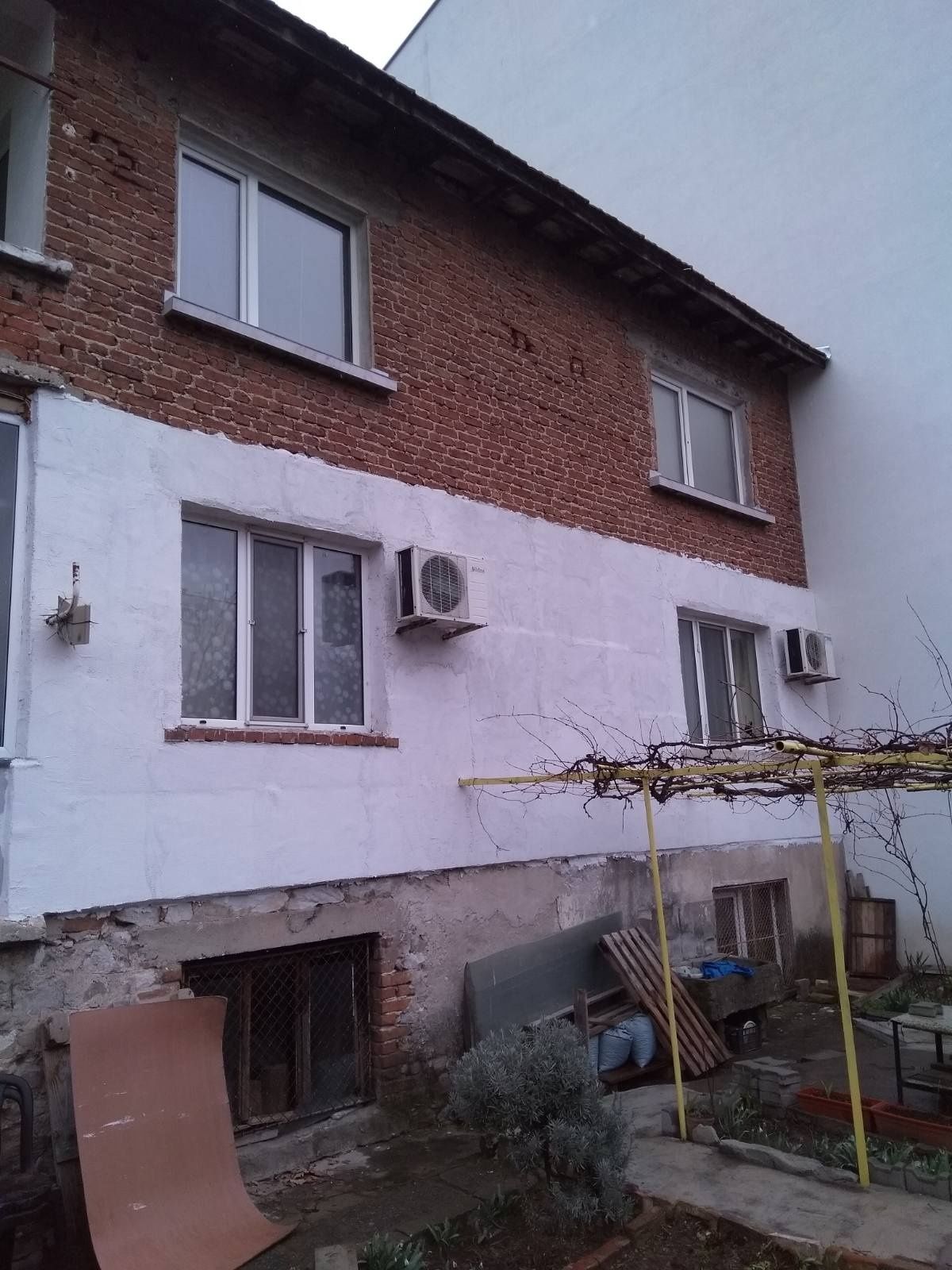 Продавам етаж от къща в Асеновград!