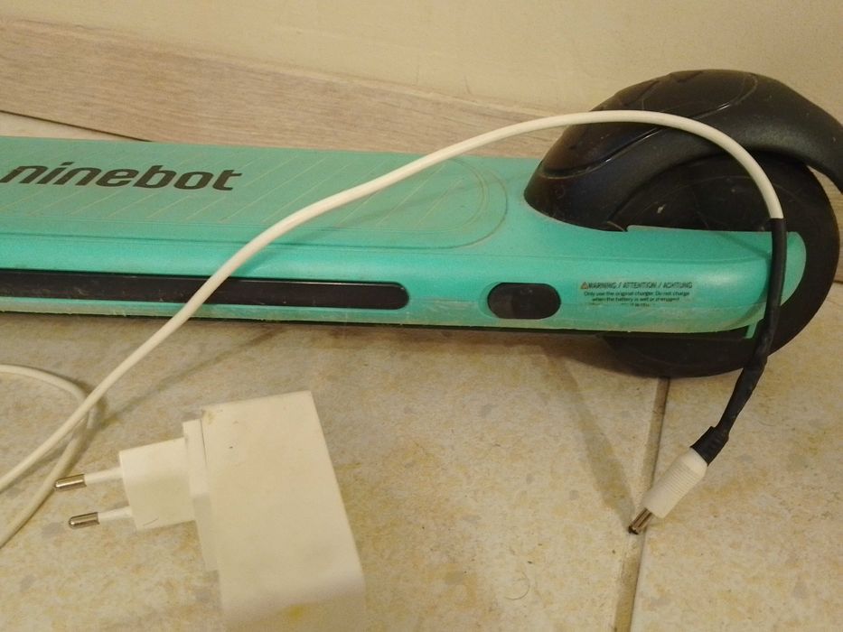 За деца Тротинетка Ninebot eKickScooter ZING A6