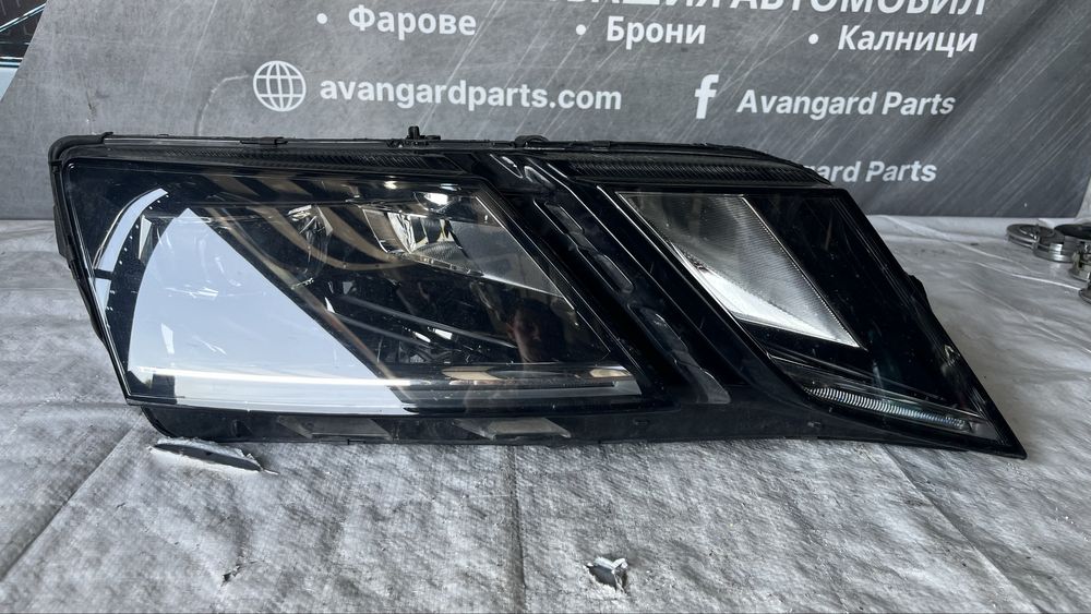 3 броя ляв и 5 броя десен фар Skoda Octavia 3 2018-