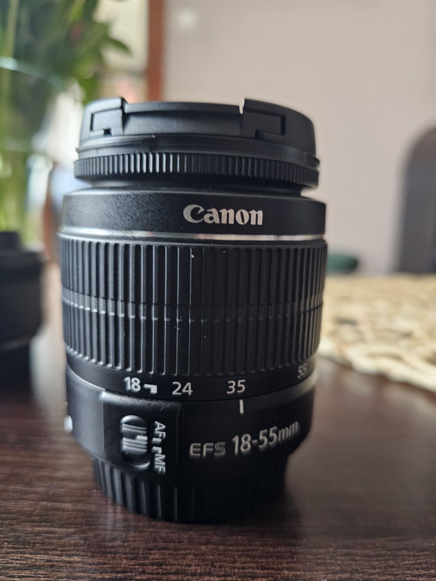 Canon EOS 4000D + 2 obiective - 50mm 1.8 , EFS 18-55m