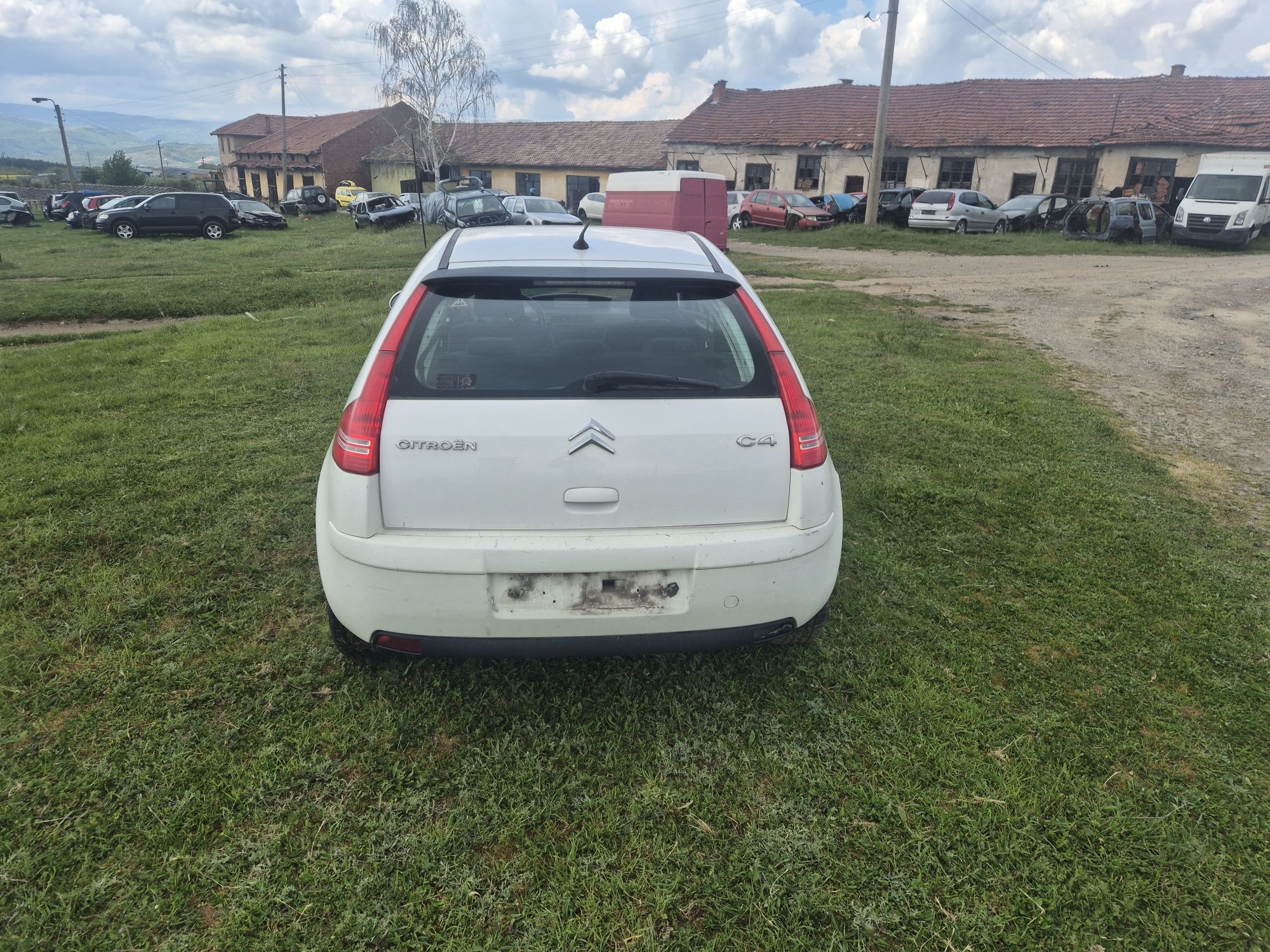 Продавам на части