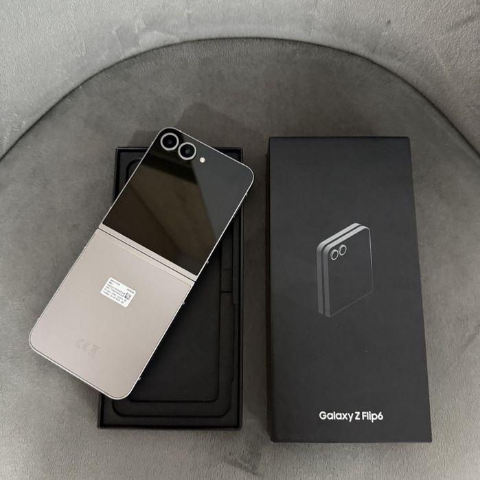 Samsung Z Flip 6 5G Silver Shadow 256Gb Toate Accesoriile K NOU