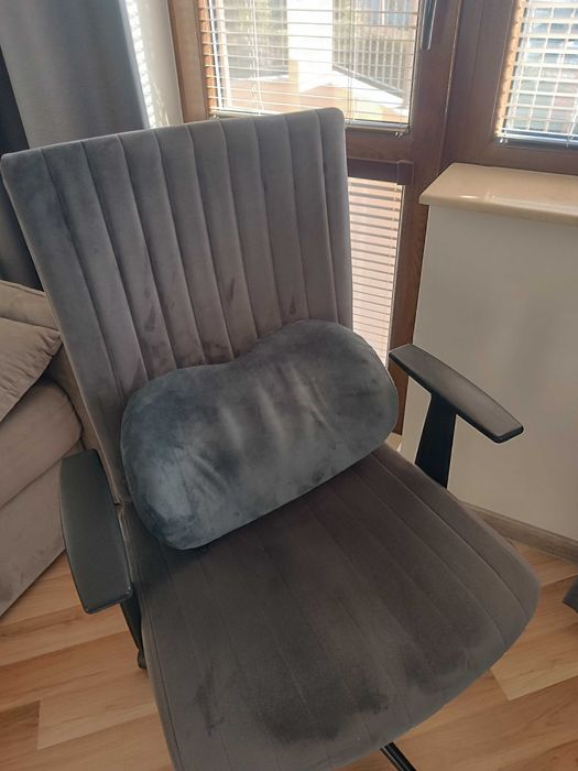 Офис стол сив плюшена тапицерия