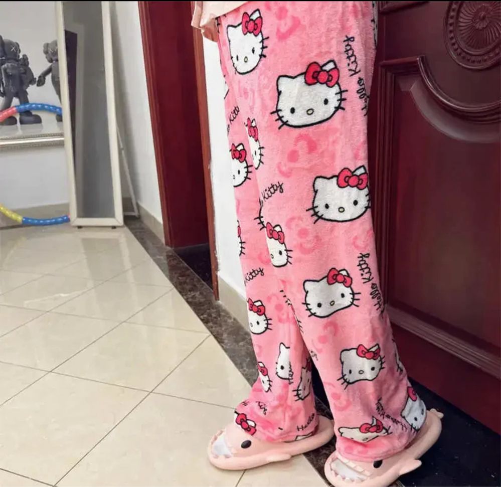 Pantaloni hello kitty noi pufosi sanrio