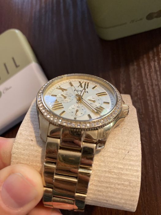 Vând ceas dama Fossil  original auriu cu pietre